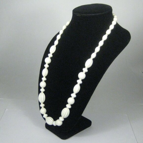 Necklace Women 31 Inch Vintage 1960s Strand String Beaded Statement Plastic - Picture 3 of 4